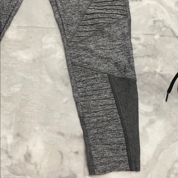 PINK Ultimate Leggings- cropped - Picture 2 of 4